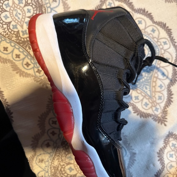 Jordan Bred 11s Size 9.5 - Picture 8 of 13